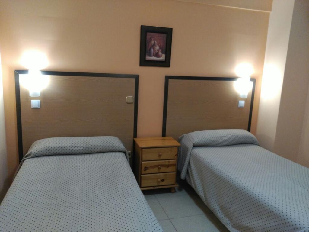 Hostal Ds Velilla de San Antonio Eksteriør billede