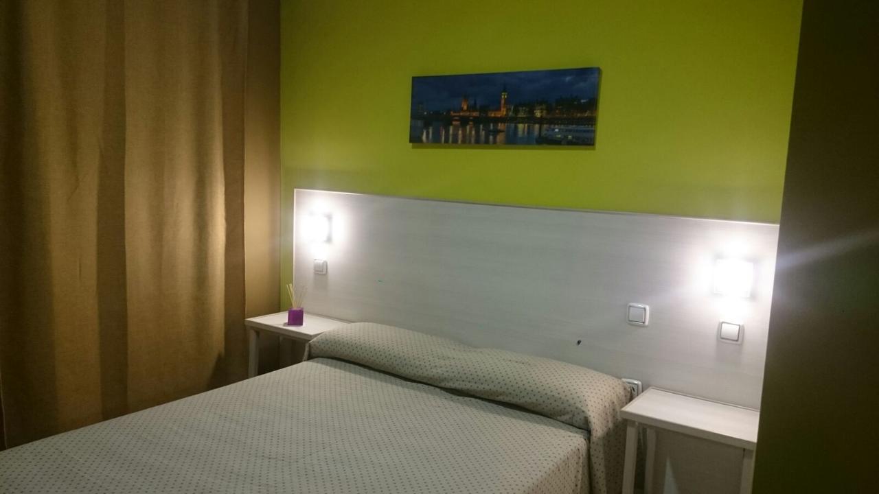 Hostal Ds Velilla de San Antonio Eksteriør billede