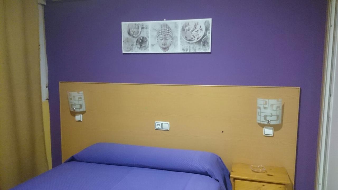 Hostal Ds Velilla de San Antonio Eksteriør billede
