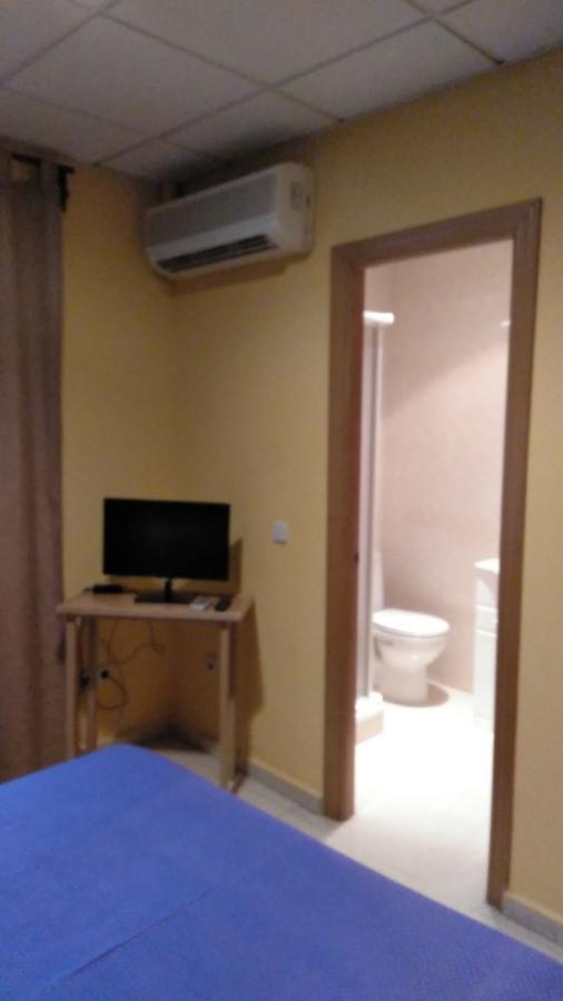 Hostal Ds Velilla de San Antonio Eksteriør billede