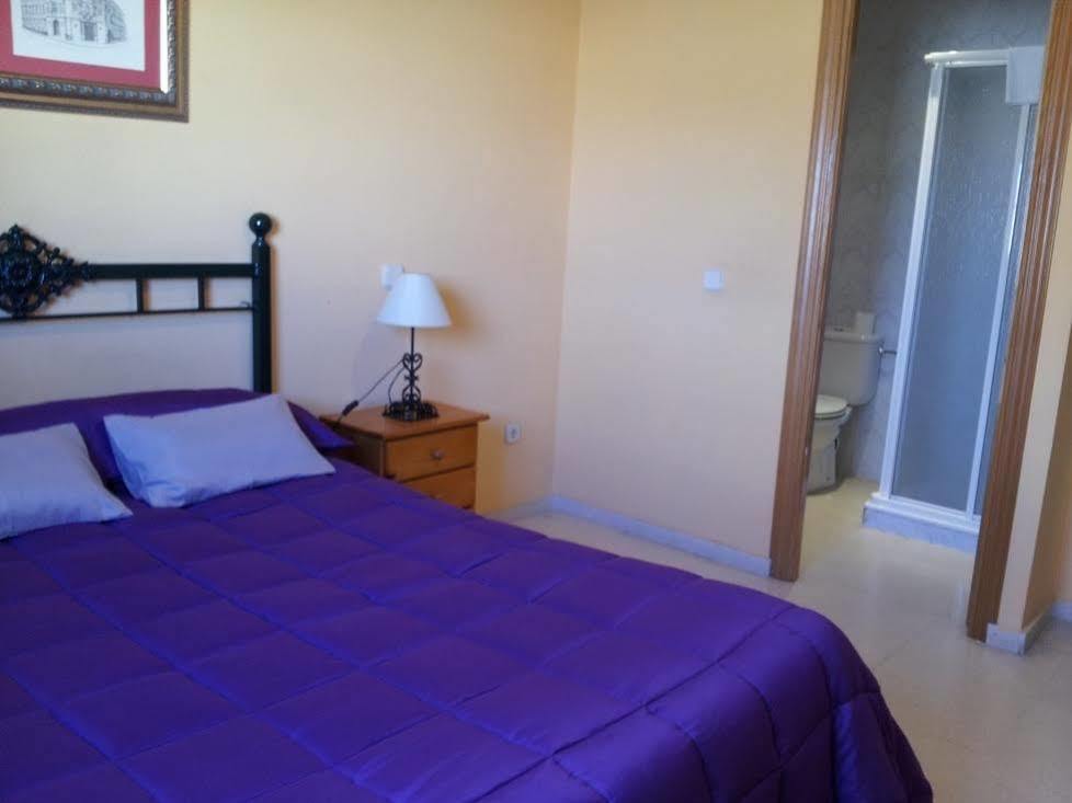 Hostal Ds Velilla de San Antonio Eksteriør billede
